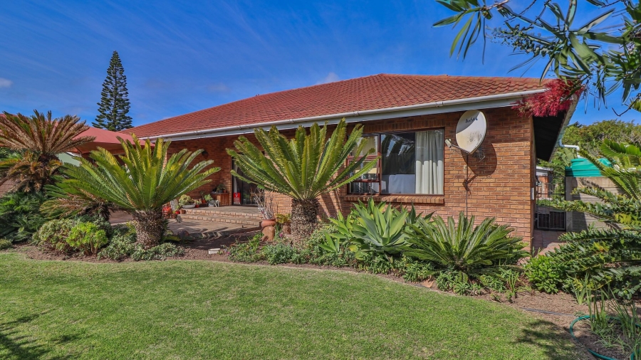 4 Bedroom Property for Sale in Stilbaai Wes Western Cape